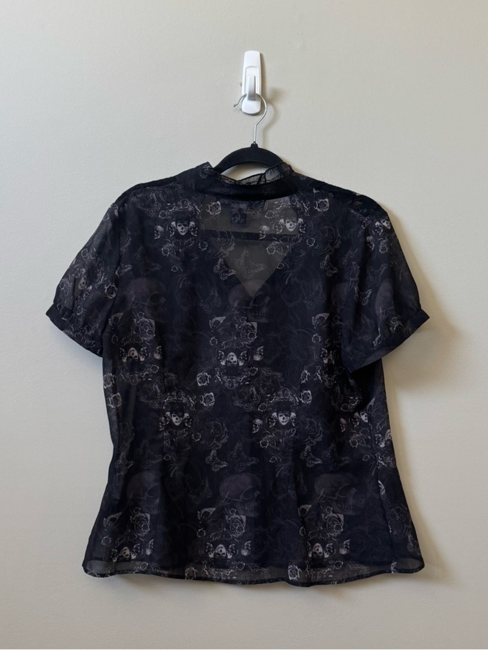 Spin Doctor skulls & floral button front lace neck blouse 💜 - Picture 3 of 5